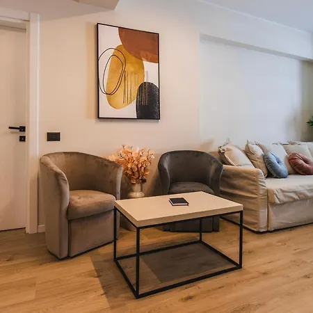 Waterfront By Alezzi Infinity & Apartment