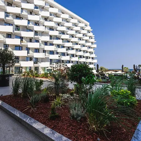 Apartment Waterfront By Alezzi Infinity &