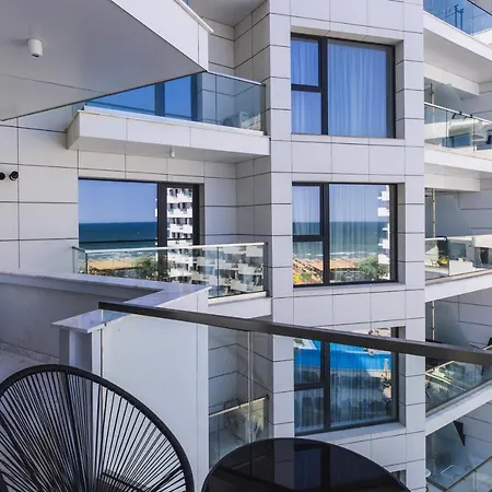 Waterfront By Alezzi Infinity &