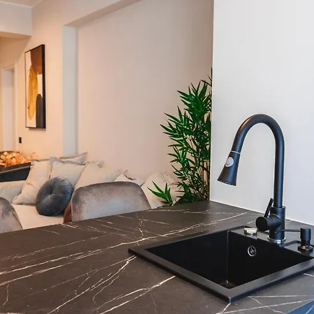 Waterfront By Alezzi Infinity & קונסטנצה